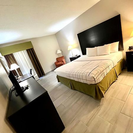 La Quinta By Wyndham Salina Hotel Eksteriør billede