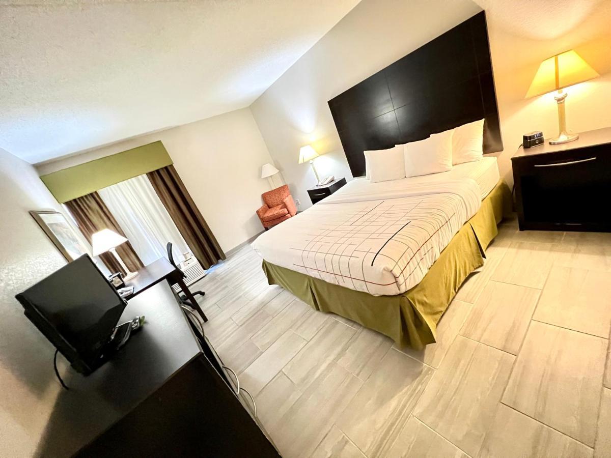 La Quinta By Wyndham Salina Hotel Eksteriør billede