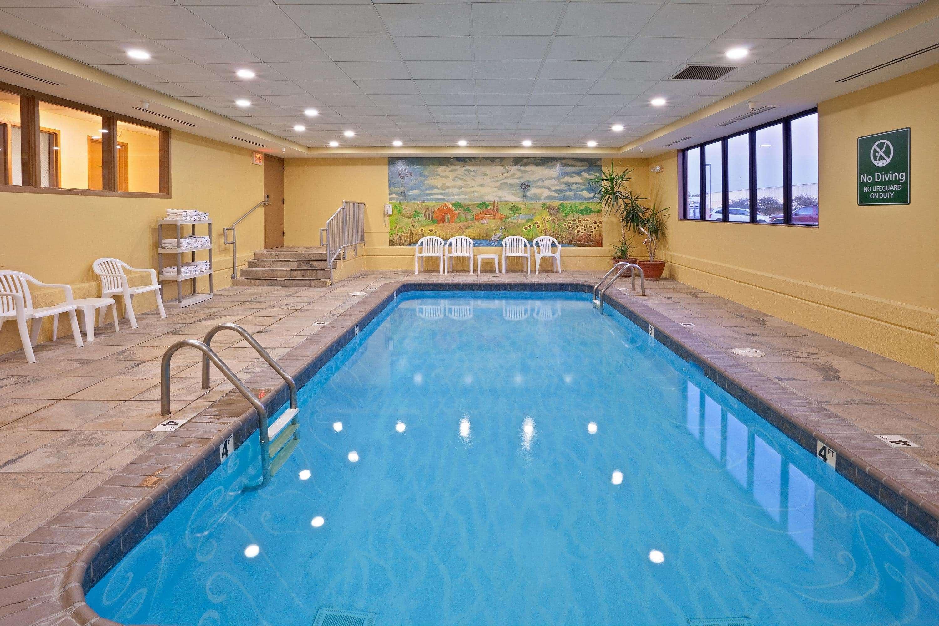 La Quinta By Wyndham Salina Hotel Eksteriør billede